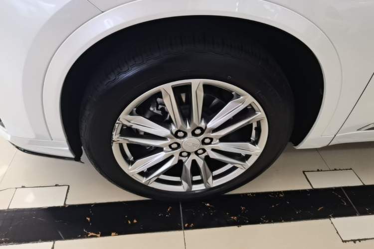 Used Cadillac XT6 2022 2.0T Six-Seater Four-Wheel Drive Luxury Version Left Front Wheel Hub