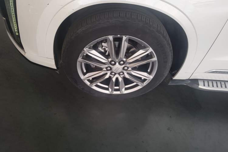 Used Cadillac XT6 2022 2.0T 7-Seater Two-Wheel Drive Luxury Version Left Front Wheel Hub