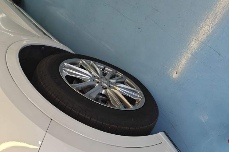 Used Cadillac XT6 2022 2.0T Six-Seater Four-Wheel Drive Luxury Version Left Front Wheel Hub