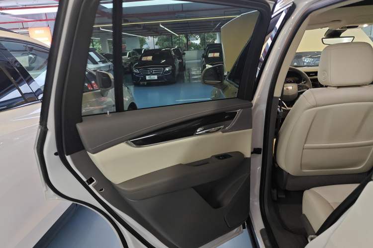 Used Cadillac XT6 2022 2.0T Six-Seater Four-Wheel Drive Luxury Version Left Rear Door Interior