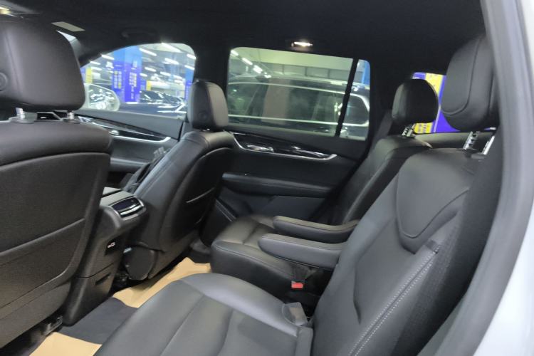 Used Cadillac XT6 2022 2.0T Six-Seater Two-Wheel-Drive Luxury Version Left Rear Seat