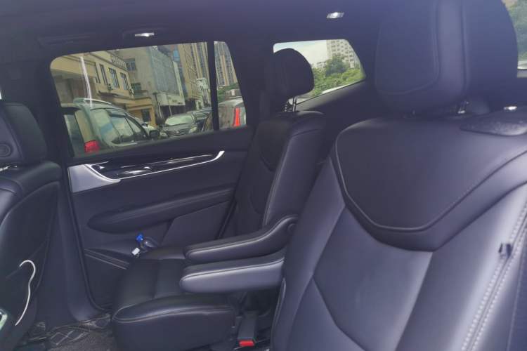 Used Cadillac XT6 2022 2.0T Six-Seater Four-Wheel Drive Luxury Version Left Rear Seat