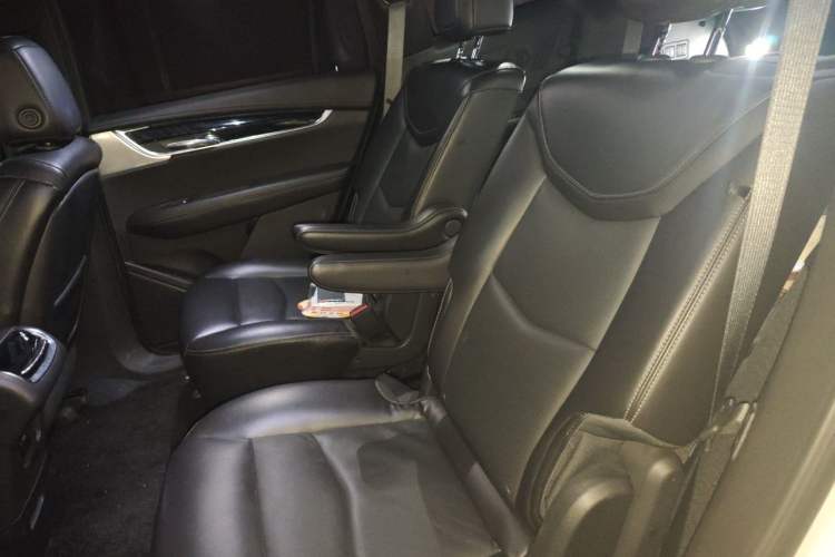 Used Cadillac XT6 2022 2.0T Six-Seater Four-Wheel Drive Luxury Version Left Rear Seat
