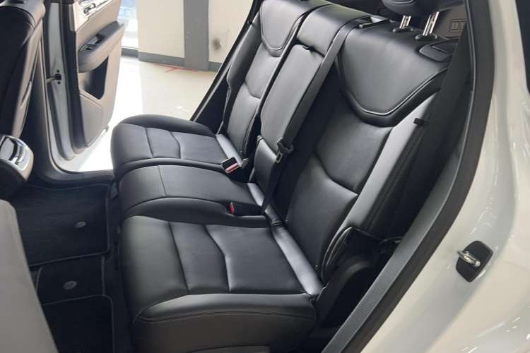 Used Cadillac XT6 2022 2.0T 7-Seater Four-Wheel Drive Luxury Version Left Rear Seat