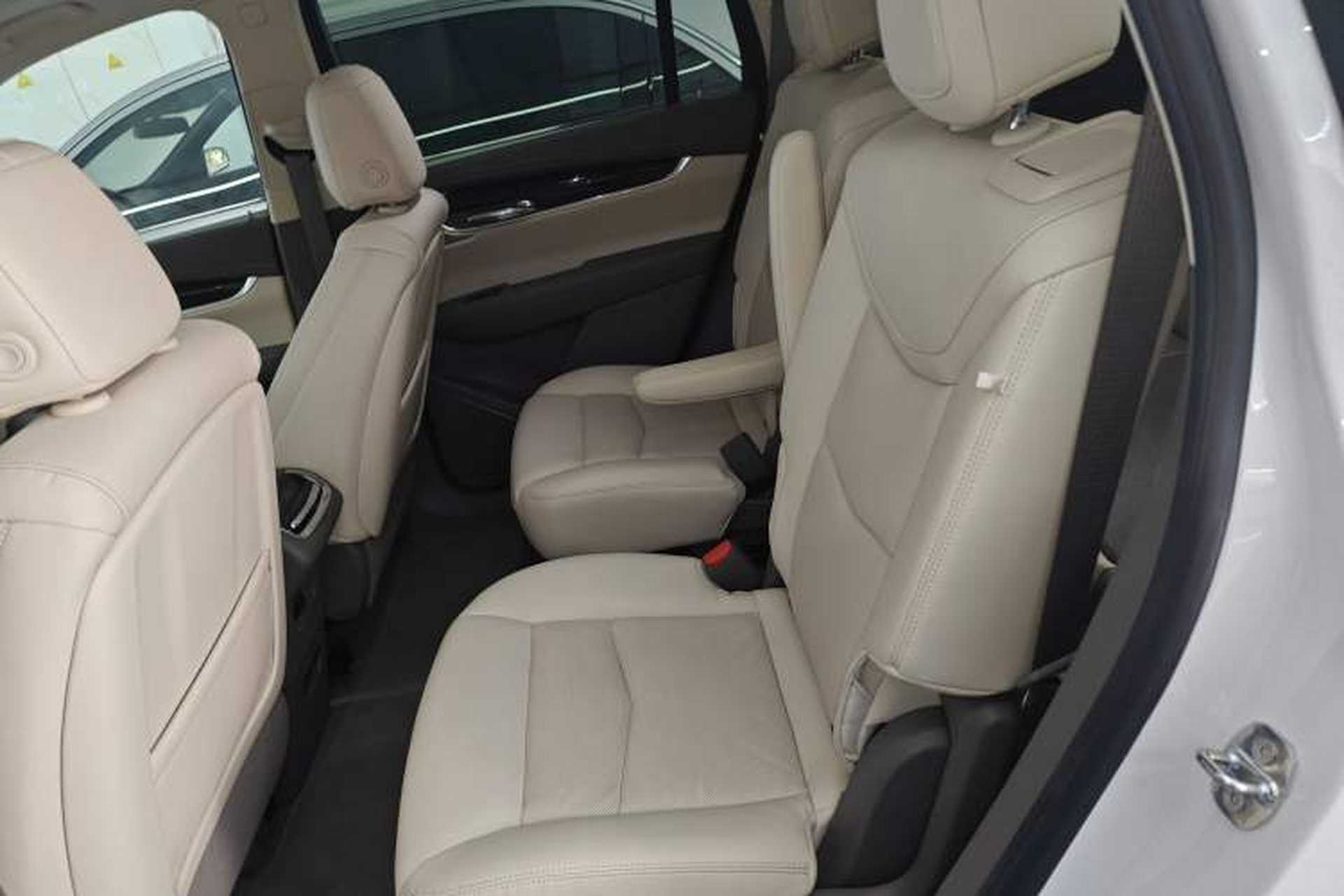 Used Cadillac XT6 2022 2.0T Six-Seater Four-Wheel Drive Luxury Version Left Rear Seat