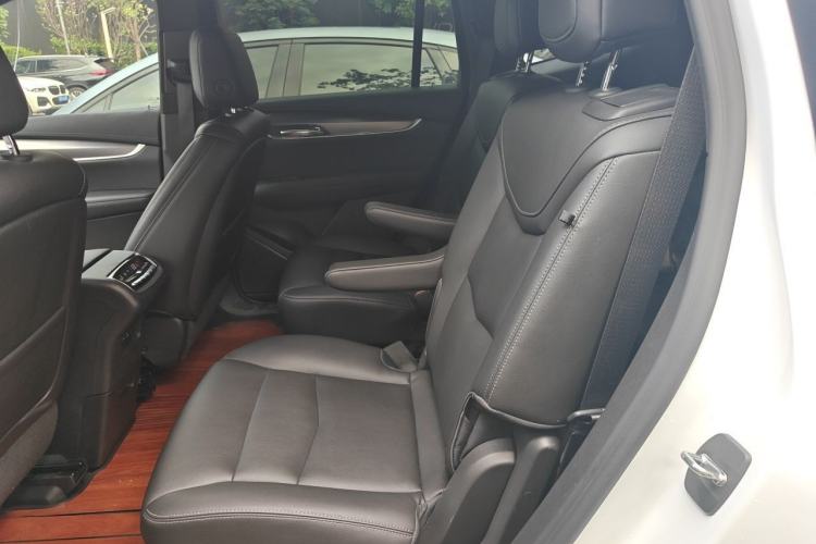Used Cadillac XT6 2022 2.0T Six-Seater Four-Wheel-Drive Luxury Version Left Rear Seat