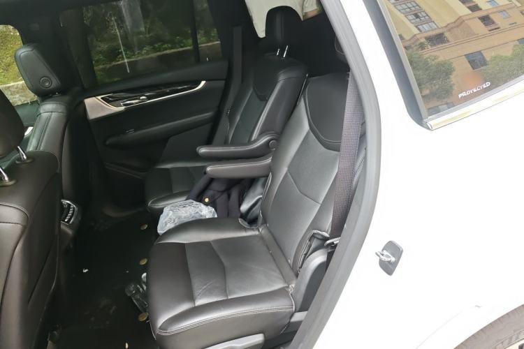 Used Cadillac XT6 2022 2.0T Six-Seater Four-Wheel Drive Luxury Version Left Rear Seat