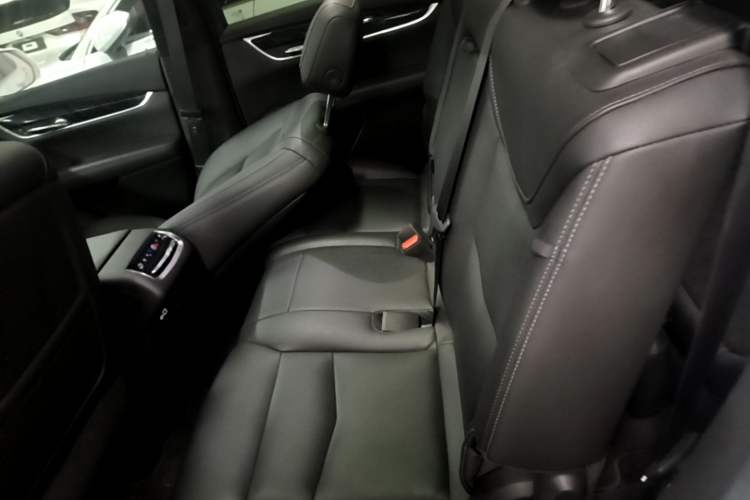 Used Cadillac XT6 2022 2.0T 7-Seater Two-Wheel Drive Luxury Version Left Rear Seat