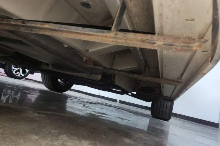 Used Cadillac XT6 2022 2.0T Six-Seater Two-Wheel-Drive Luxury Version Left Side Sill
