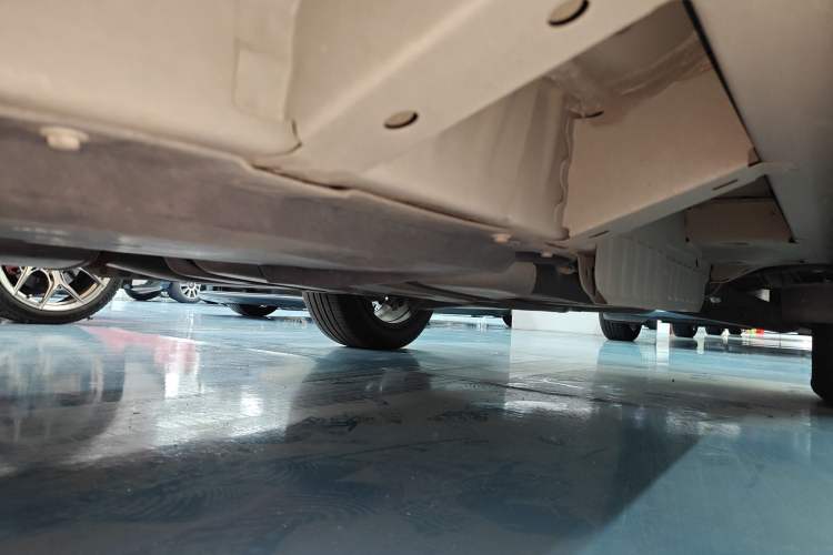 Used Cadillac XT6 2022 2.0T Six-Seater Four-Wheel Drive Luxury Version Left Side Sill