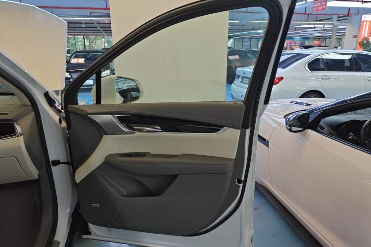 Used Cadillac XT6 2022 2.0T Six-Seater Four-Wheel Drive Luxury Version Right Front Door Interior