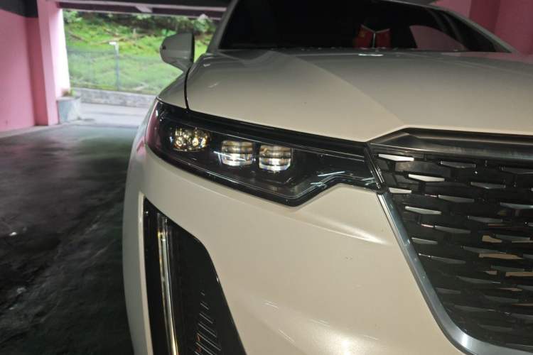 Used Cadillac XT6 2022 2.0T Six-Seater Four-Wheel Drive Luxury Version Right Front Headlight