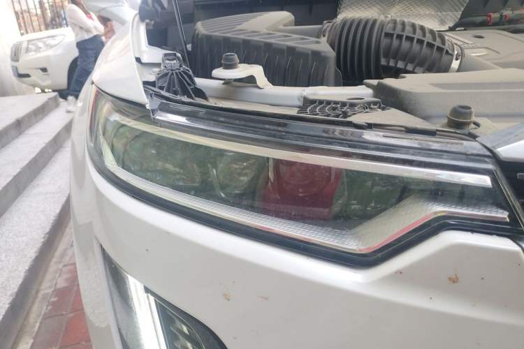 Used Cadillac XT6 2022 2.0T Six-Seater Two-Wheel-Drive Luxury Version Right Front Headlight