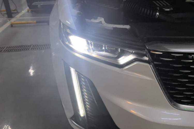 Used Cadillac XT6 2022 2.0T Six-Seater Four-Wheel Drive Luxury Version Right Front Headlight