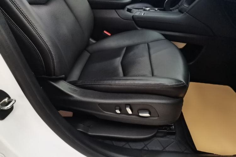 Used Cadillac XT6 2022 2.0T Six-Seater Four-Wheel Drive Luxury Version Right Front Seat