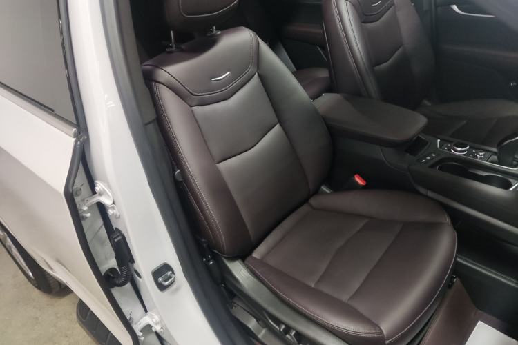 Used Cadillac XT6 2022 2.0T Six-Seater Two-Wheel-Drive Luxury Version Right Front Seat
