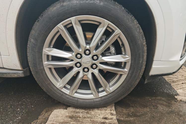 Used Cadillac XT6 2022 2.0T 7-Seater Two-Wheel Drive Luxury Version Right Front Wheel Hub