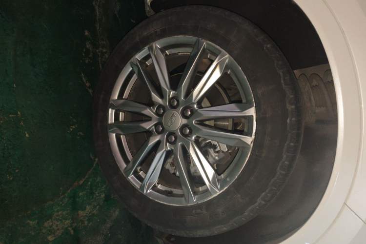 Used Cadillac XT6 2022 2.0T Six-Seater Four-Wheel Drive Luxury Version Right Front Wheel Hub