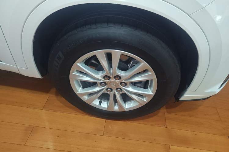 Used Cadillac XT6 2022 2.0T Six-Seater Four-Wheel-Drive Luxury Version Right Front Wheel Hub