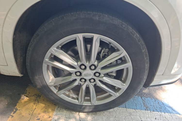 Used Cadillac XT6 2022 2.0T Six-Seater Four-Wheel Drive Luxury Version Right Front Wheel Hub