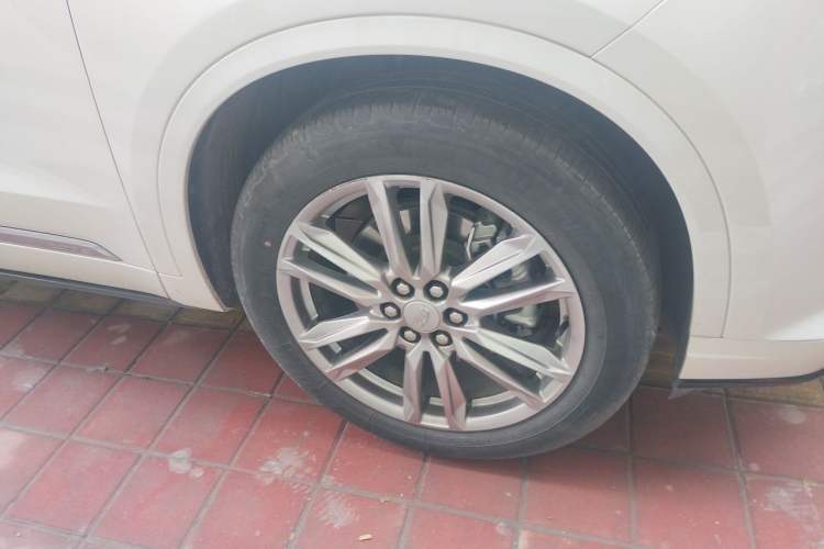 Used Cadillac XT6 2022 2.0T Six-Seater Two-Wheel-Drive Luxury Version Right Front Wheel Hub