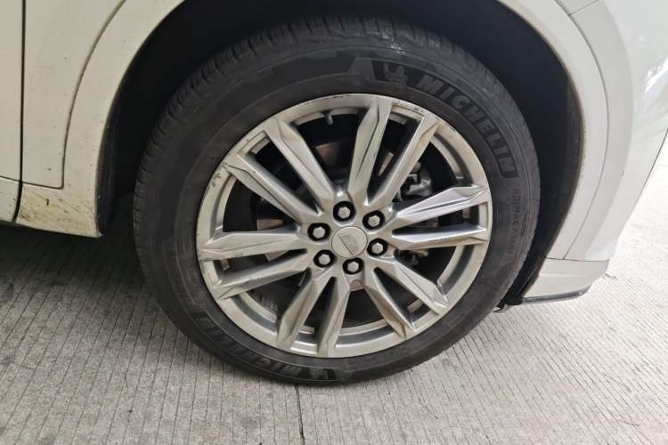 Used Cadillac XT6 2022 2.0T Six-Seater Four-Wheel Drive Luxury Version Right Front Wheel Hub