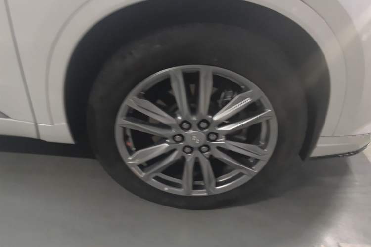 Used Cadillac XT6 2022 2.0T Six-Seater Four-Wheel Drive Luxury Version Right Front Wheel Hub