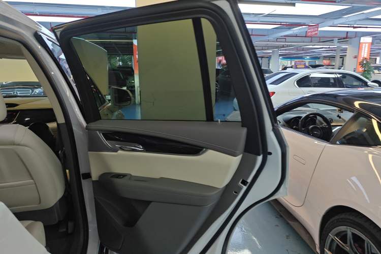 Used Cadillac XT6 2022 2.0T Six-Seater Four-Wheel Drive Luxury Version Right Rear Door Interior