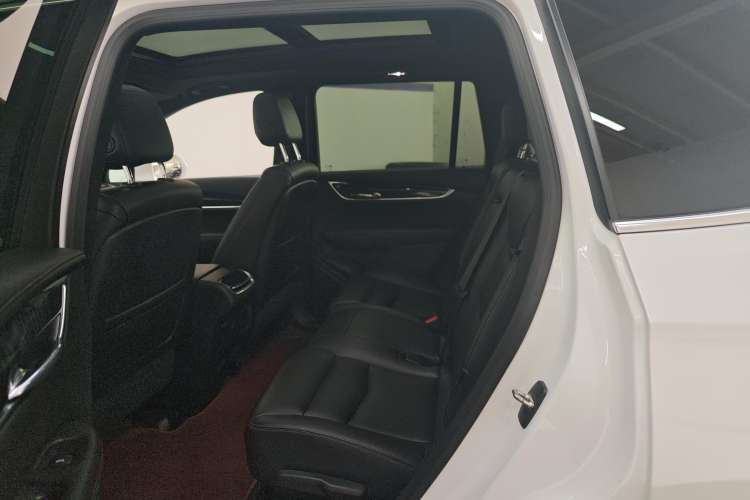 Used Cadillac XT6 2022 2.0T 7-Seater Two-Wheel Drive Luxury Version Right Rear Seat