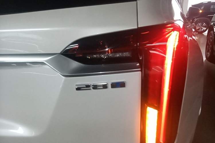 Used Cadillac XT6 2022 2.0T Six-Seater Four-Wheel Drive Luxury Version Right Rear Taillight