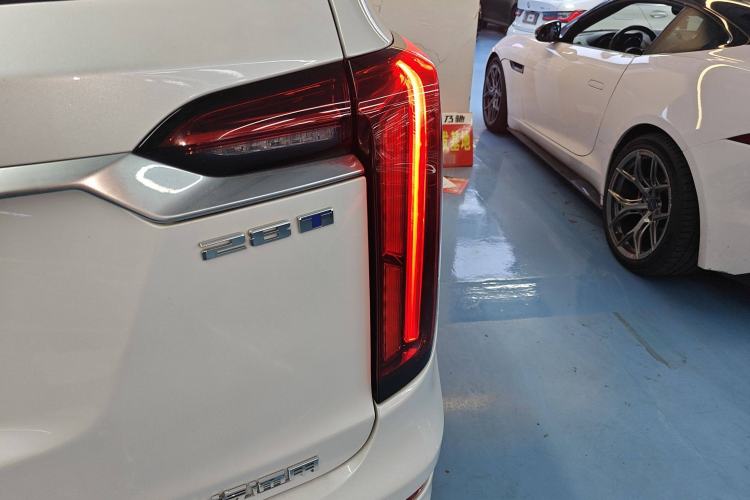 Used Cadillac XT6 2022 2.0T Six-Seater Four-Wheel Drive Luxury Version Right Rear Taillight