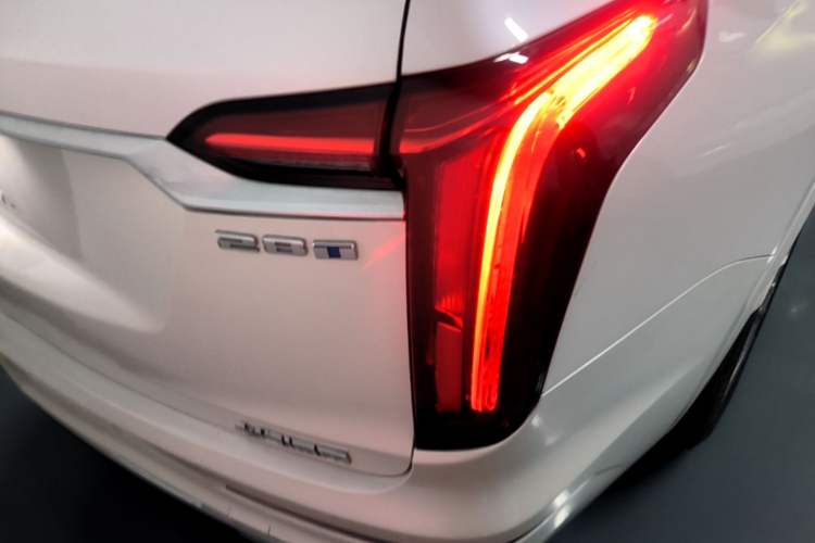 Used Cadillac XT6 2022 2.0T 7-Seater Two-Wheel Drive Luxury Version Right Rear Taillight
