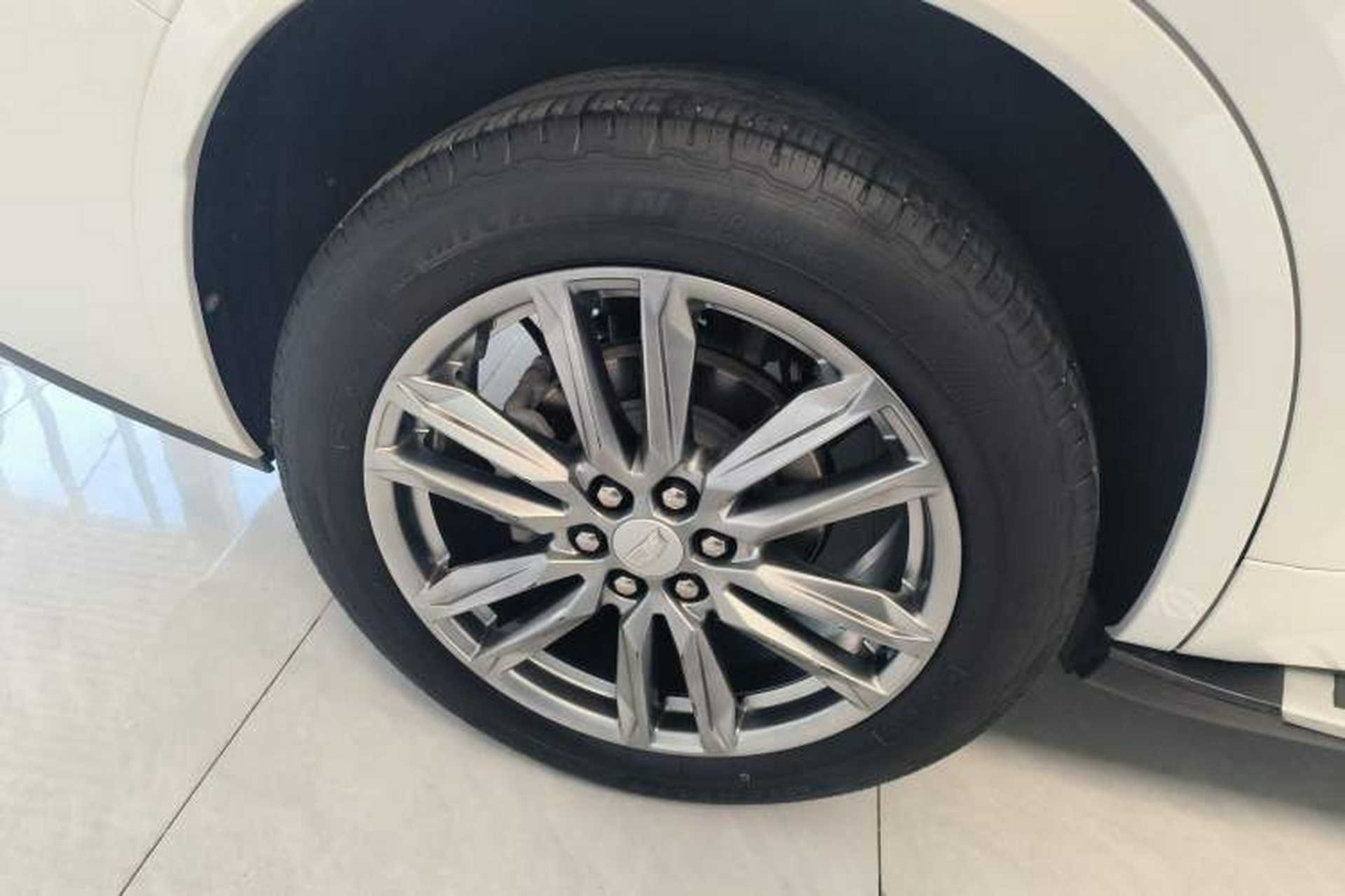 Used Cadillac XT6 2022 2.0T Six-Seater Four-Wheel Drive Luxury Version Right Rear Wheel Hub