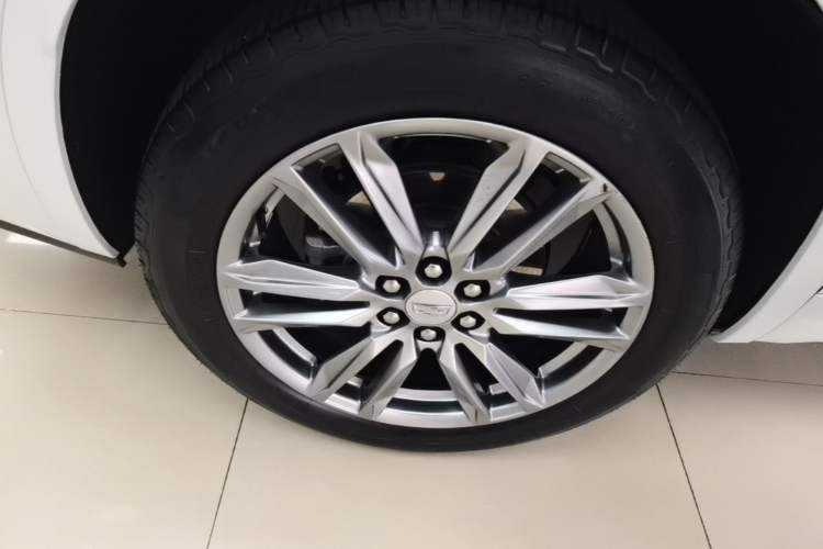 Used Cadillac XT6 2022 2.0T Six-Seater Four-Wheel Drive Luxury Version Right Rear Wheel Hub