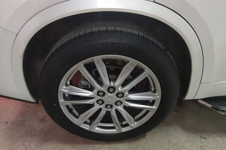 Used Cadillac XT6 2022 2.0T Six-Seater Two-Wheel-Drive Luxury Version Right Rear Wheel Hub