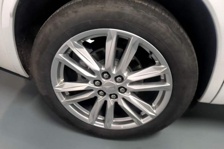Used Cadillac XT6 2022 2.0T 7-Seater Two-Wheel Drive Luxury Version Right Rear Wheel Hub