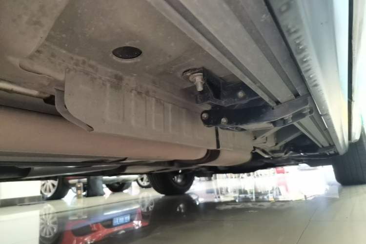 Used Cadillac XT6 2022 2.0T Six-Seater Four-Wheel Drive Luxury Version Right Side Sill