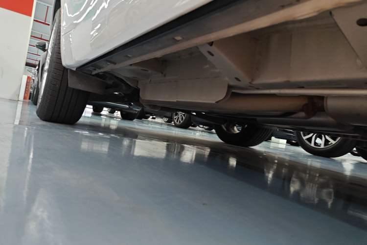 Used Cadillac XT6 2022 2.0T Six-Seater Four-Wheel Drive Luxury Version Right Side Sill