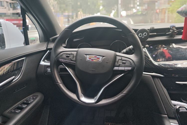 Used Cadillac XT6 2022 2.0T 7-Seater Two-Wheel Drive Luxury Version Steering Wheel