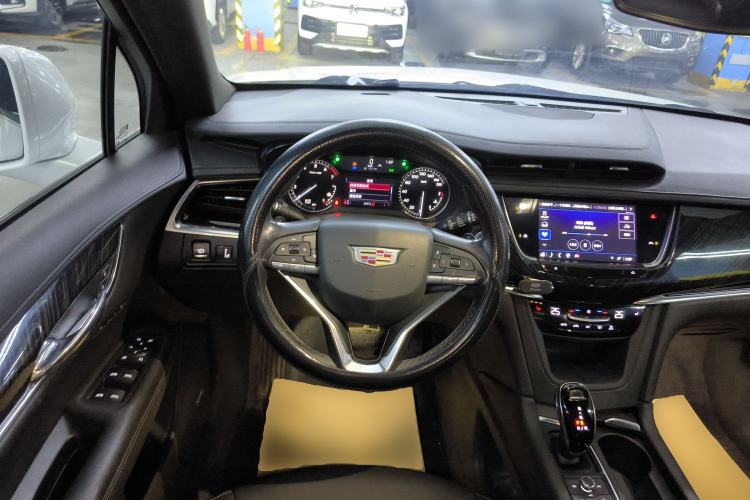 Used Cadillac XT6 2022 2.0T Six-Seater Two-Wheel-Drive Luxury Version Steering Wheel