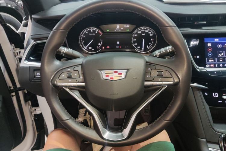 Used Cadillac XT6 2022 2.0T Six-Seater Two-Wheel-Drive Luxury Version Steering Wheel
