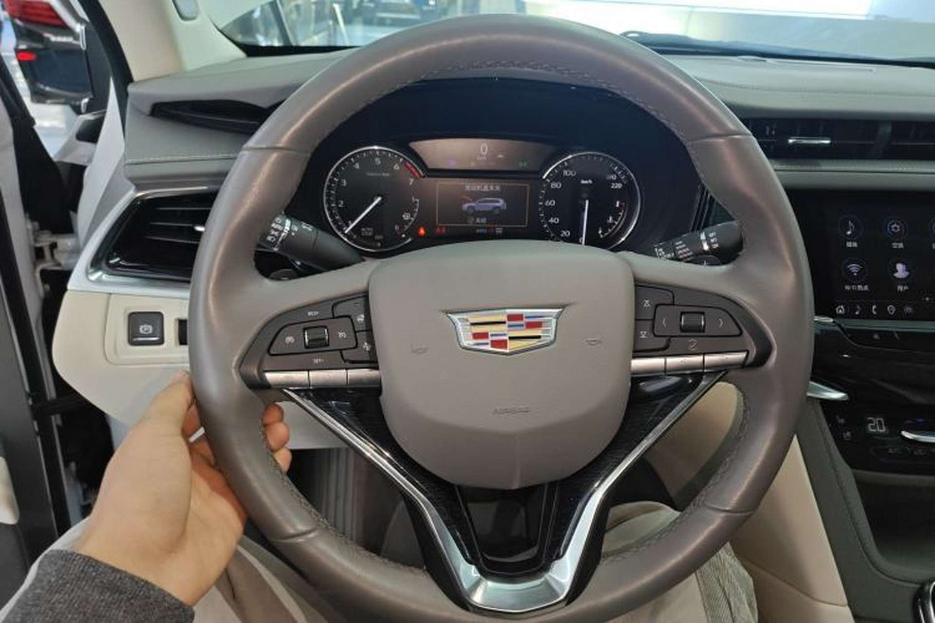 Used Cadillac XT6 2022 2.0T Six-Seater Four-Wheel Drive Luxury Version Steering Wheel