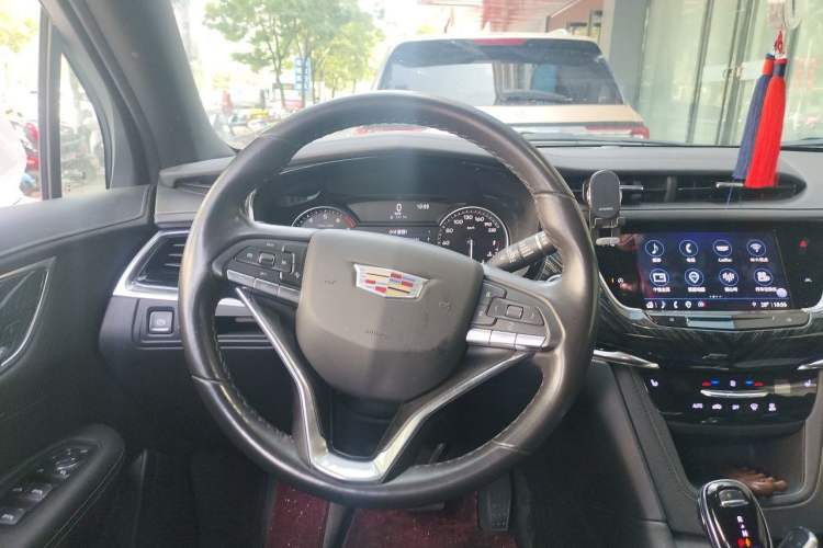 Used Cadillac XT6 2022 2.0T Six-Seater Two-Wheel-Drive Luxury Version Steering Wheel