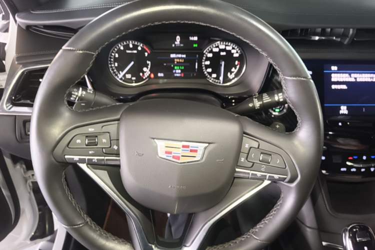 Used Cadillac XT6 2022 2.0T 7-Seater Two-Wheel Drive Luxury Version Steering Wheel