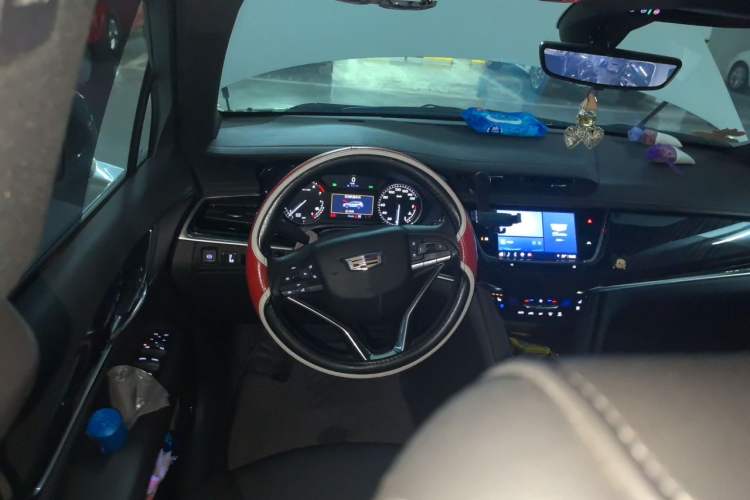 Used Cadillac XT6 2022 2.0T Six-Seater Four-Wheel Drive Luxury Version Steering Wheel