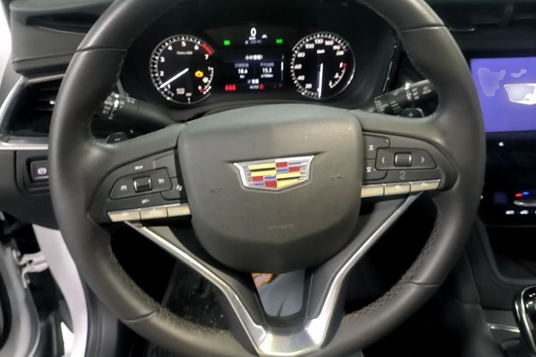 Used Cadillac XT6 2022 2.0T 7-Seater Two-Wheel Drive Luxury Version Steering Wheel