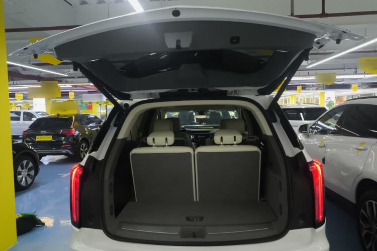 Used Cadillac XT6 2022 2.0T Six-Seater Four-Wheel Drive Luxury Version Trunk
