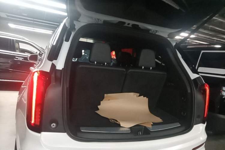 Used Cadillac XT6 2022 2.0T Six-Seater Four-Wheel Drive Luxury Version Trunk