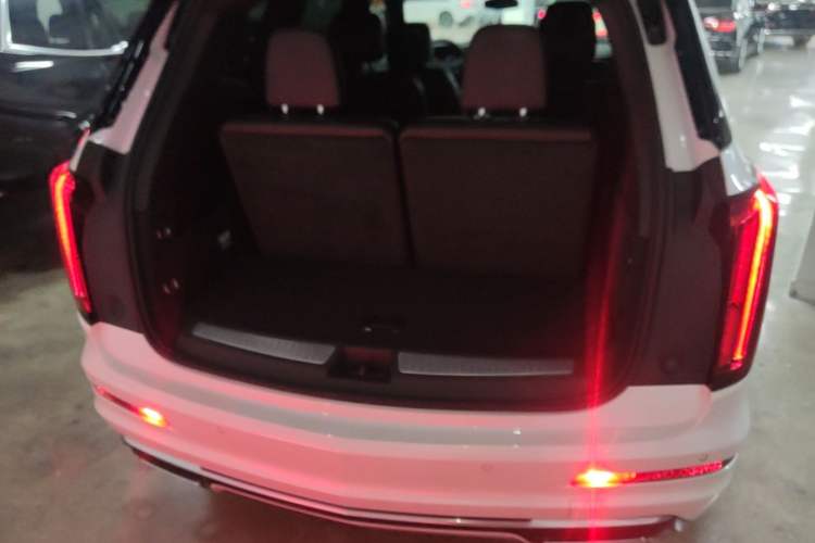 Used Cadillac XT6 2022 2.0T Six-Seater Two-Wheel-Drive Luxury Version Trunk