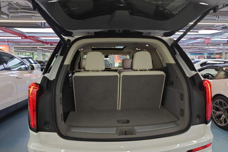 Used Cadillac XT6 2022 2.0T Six-Seater Four-Wheel Drive Luxury Version Trunk